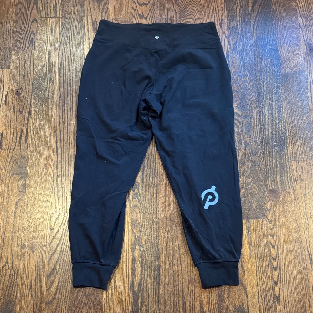 Women’s Lululemon peleton joggers size 12